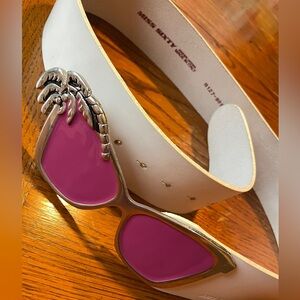 Cool SUNGLASSES Belt Buckle on White Leather Women's Belt